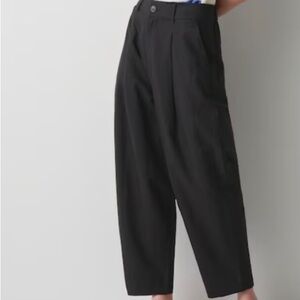 UNIQLO Black Linen-Blend Pleated Tapered Pants